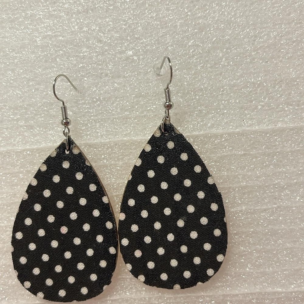 Earrings - Picture 3 of 4